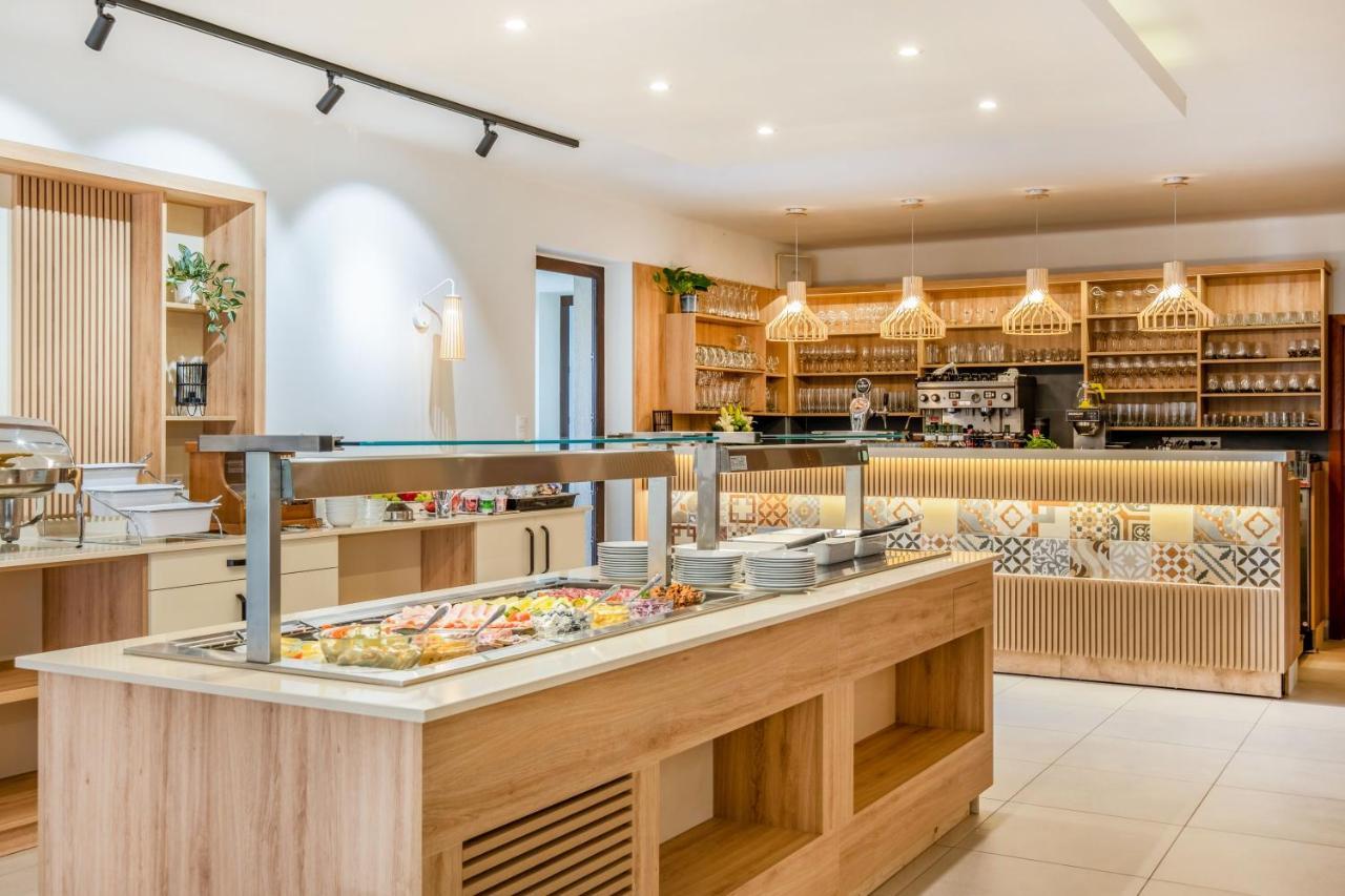Hotel Diana Siofok Ngoại thất bức ảnh