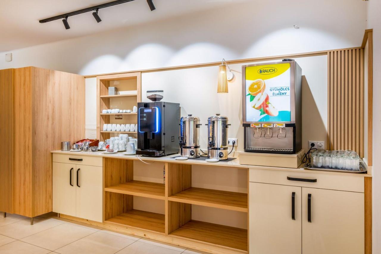 Hotel Diana Siofok Ngoại thất bức ảnh