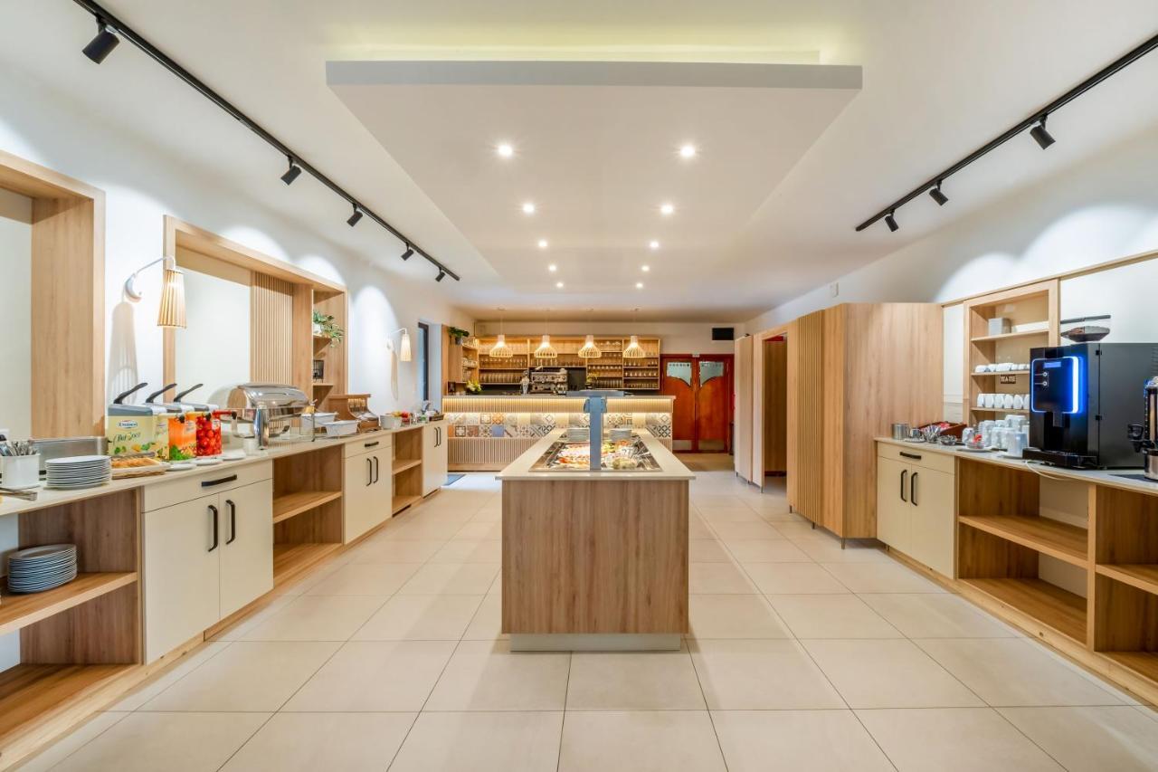 Hotel Diana Siofok Ngoại thất bức ảnh