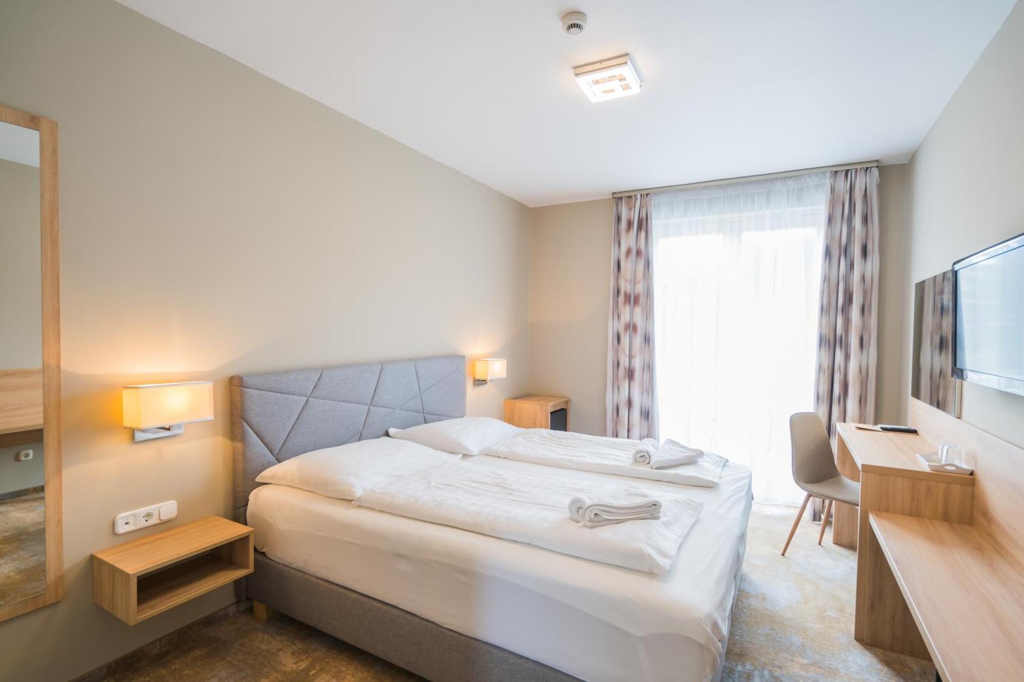 Hotel Diana Siofok Ngoại thất bức ảnh