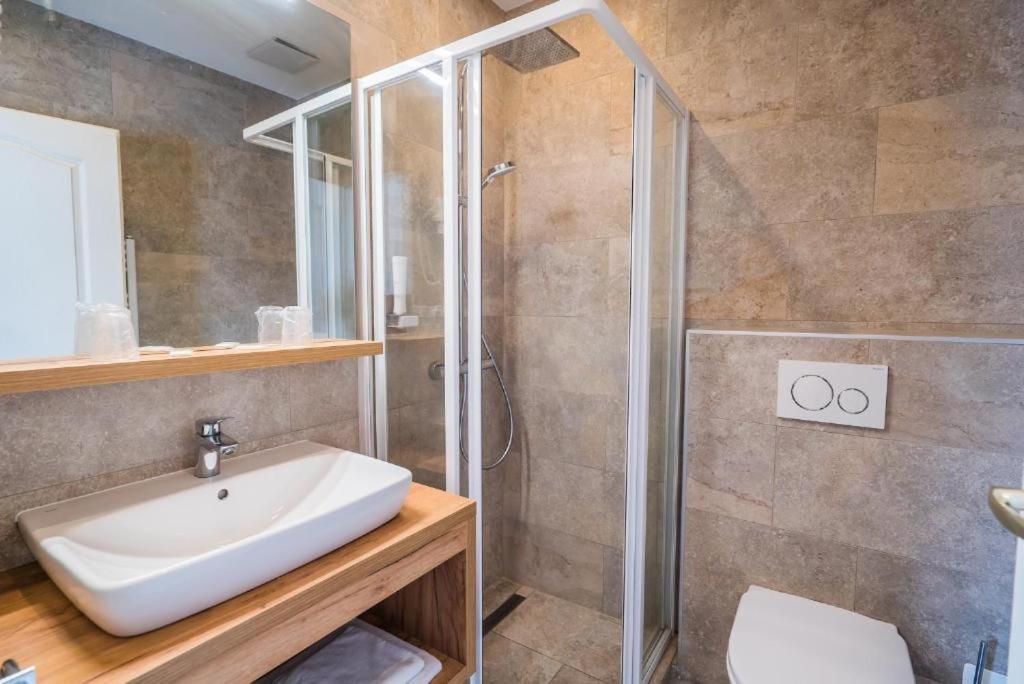 Hotel Diana Siofok Ngoại thất bức ảnh