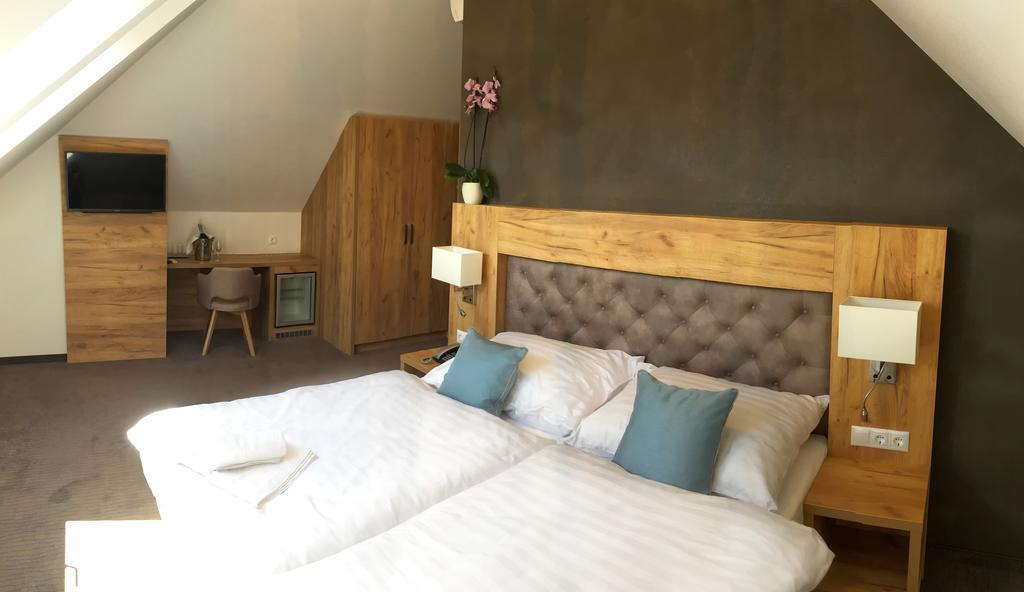 Hotel Diana Siofok Ngoại thất bức ảnh