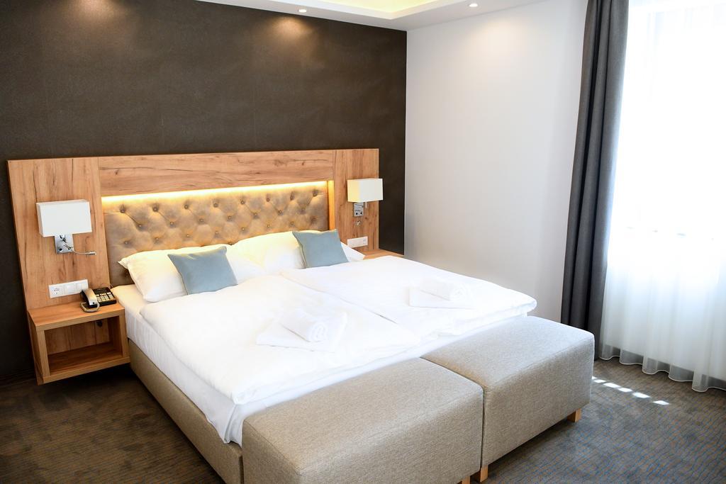 Hotel Diana Siofok Ngoại thất bức ảnh