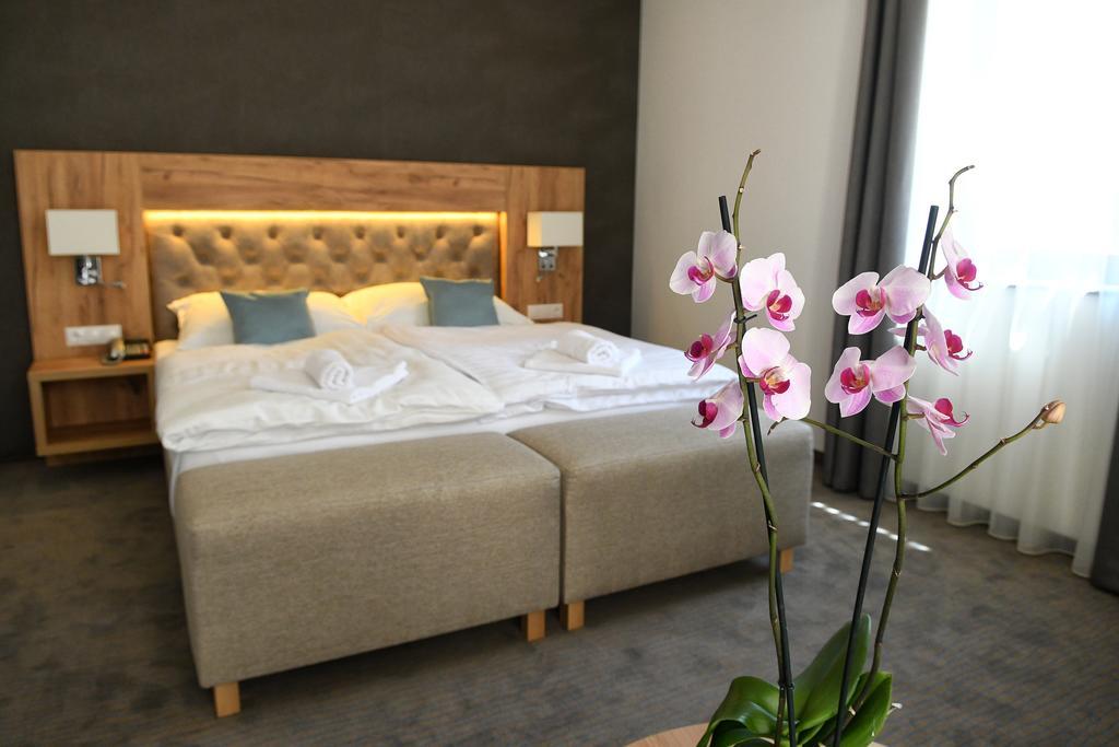 Hotel Diana Siofok Ngoại thất bức ảnh