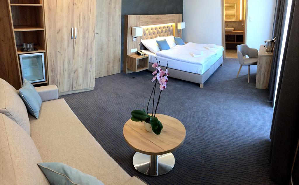 Hotel Diana Siofok Ngoại thất bức ảnh