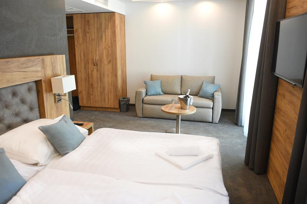 Hotel Diana Siofok Ngoại thất bức ảnh
