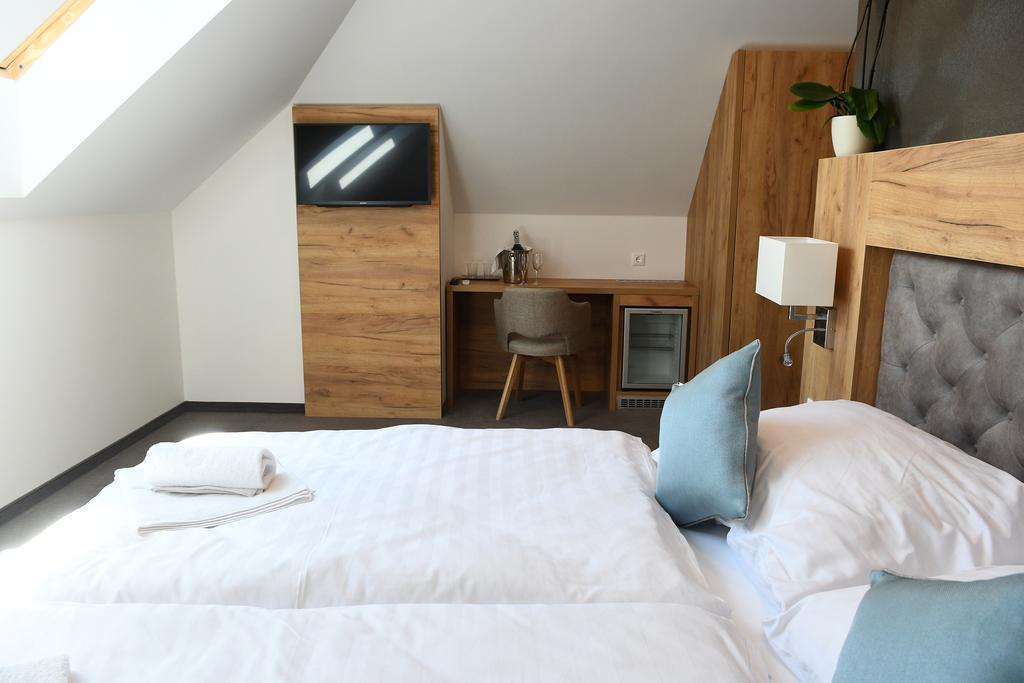 Hotel Diana Siofok Ngoại thất bức ảnh