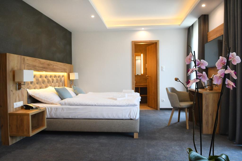 Hotel Diana Siofok Ngoại thất bức ảnh