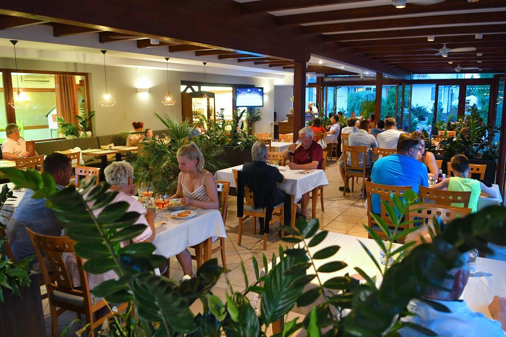 Hotel Diana Siofok Ngoại thất bức ảnh