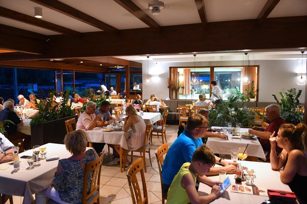 Hotel Diana Siofok Ngoại thất bức ảnh