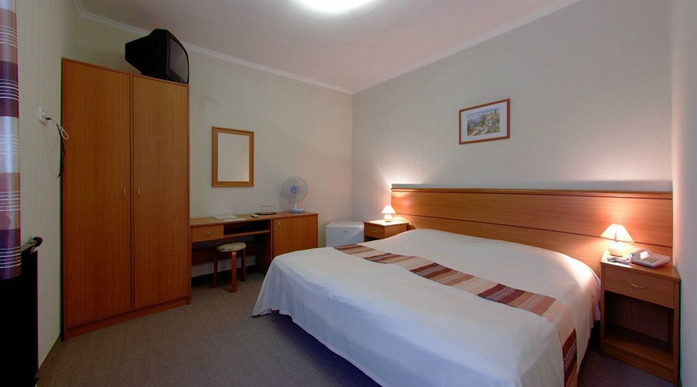 Hotel Diana Siofok Ngoại thất bức ảnh