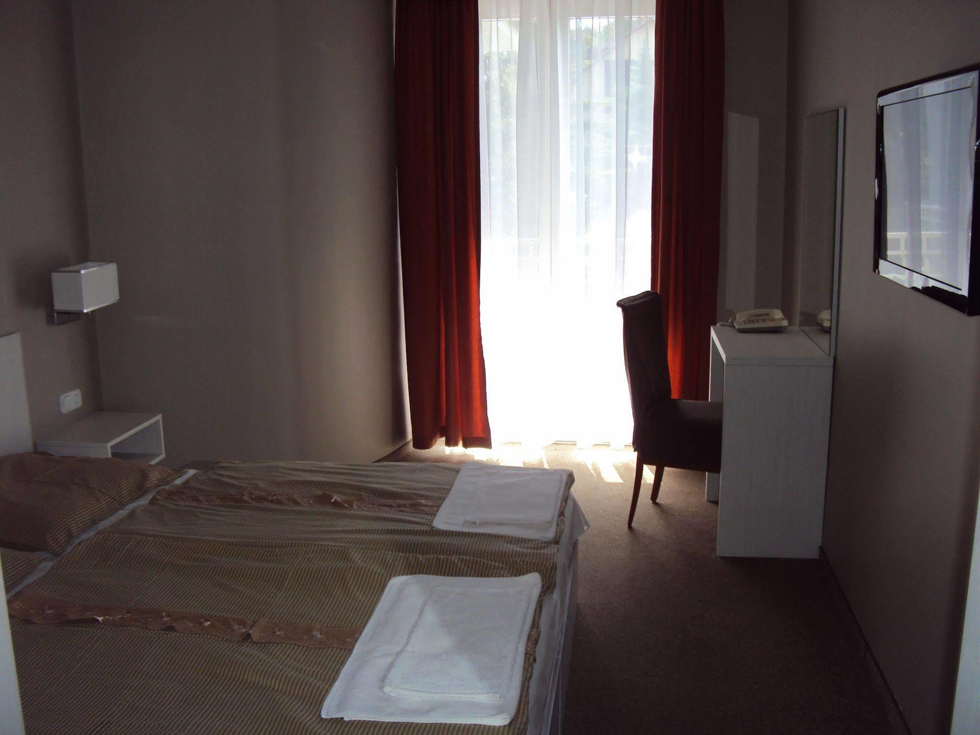 Hotel Diana Siofok Ngoại thất bức ảnh