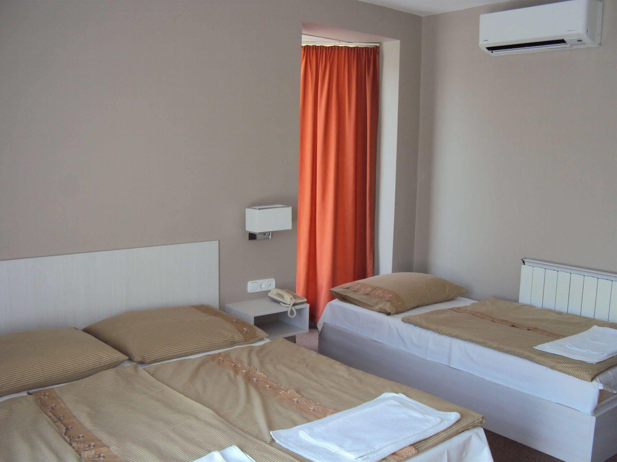 Hotel Diana Siofok Ngoại thất bức ảnh
