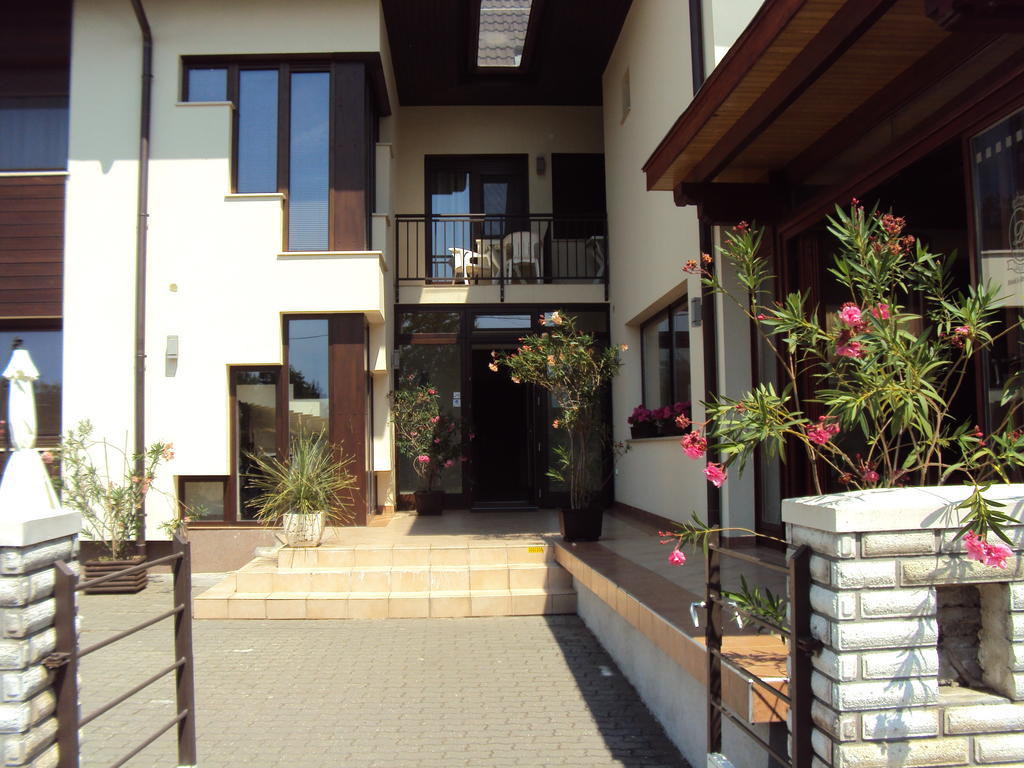 Hotel Diana Siofok Ngoại thất bức ảnh