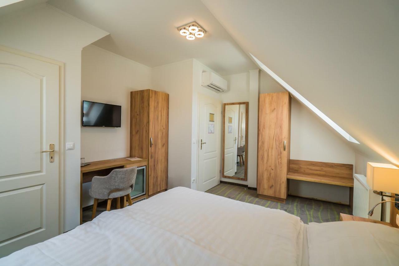 Hotel Diana Siofok Ngoại thất bức ảnh