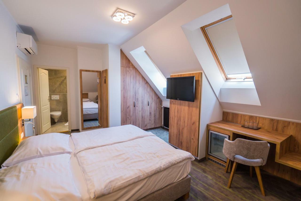 Hotel Diana Siofok Ngoại thất bức ảnh